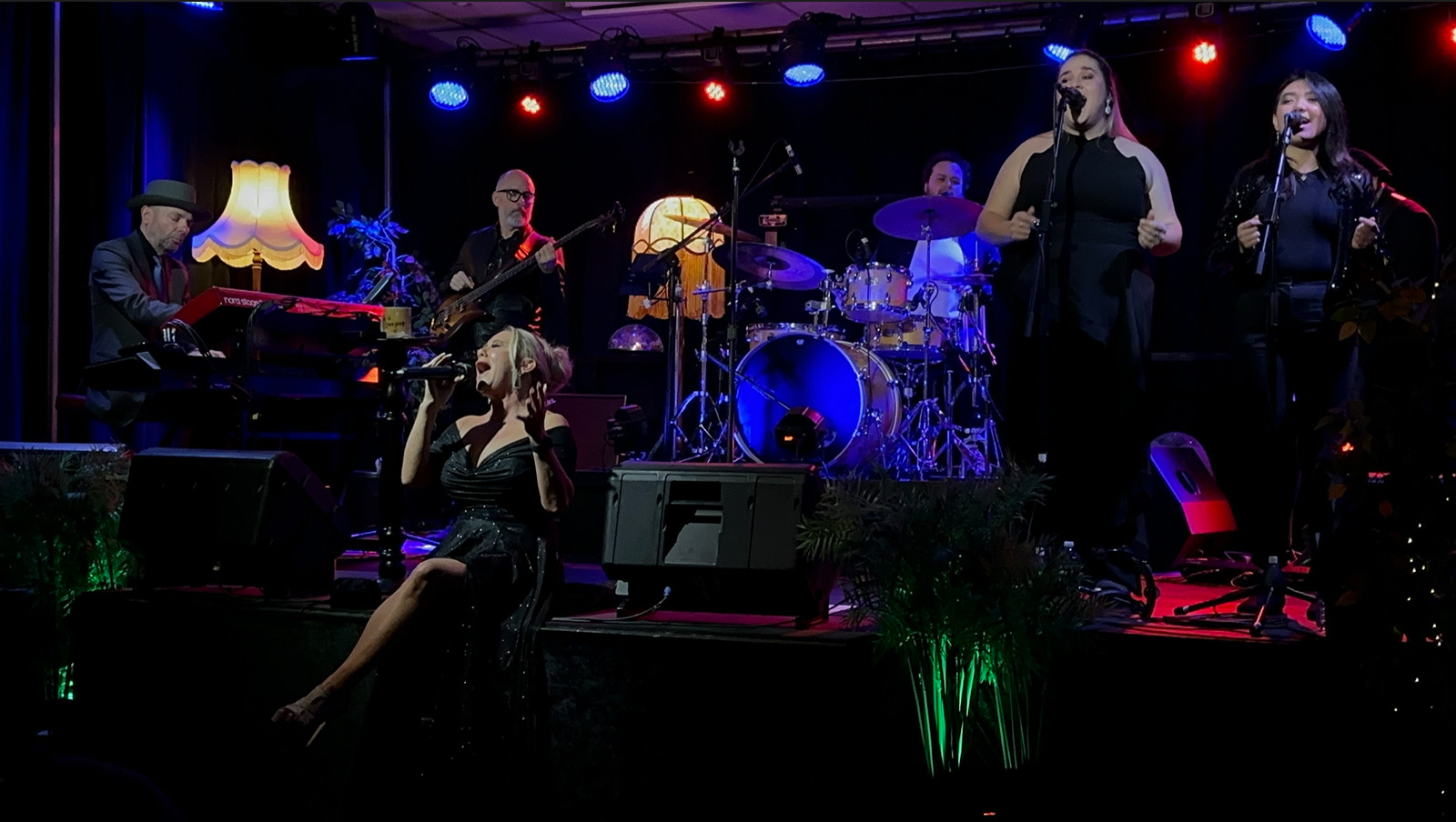 AdeleShow-Michelle sitting